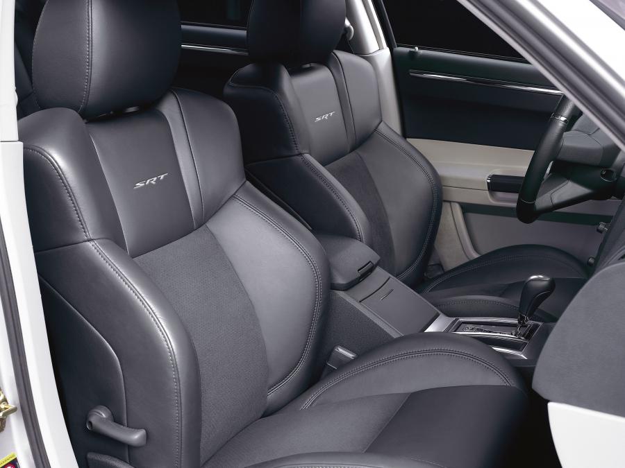  Chrysler 300C 2008 года  (фото 6 из 10)